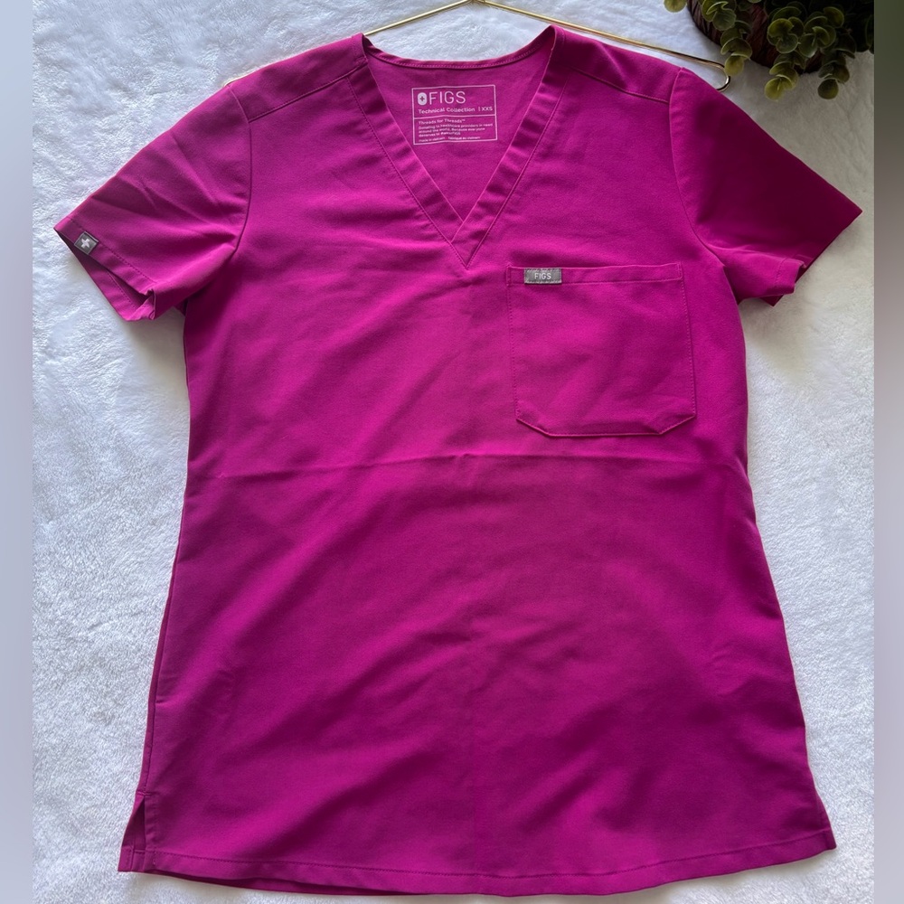 Catarina One-Pocket Scrub Top || Raspberry Sorbet || Figs - Picture 2 of 4